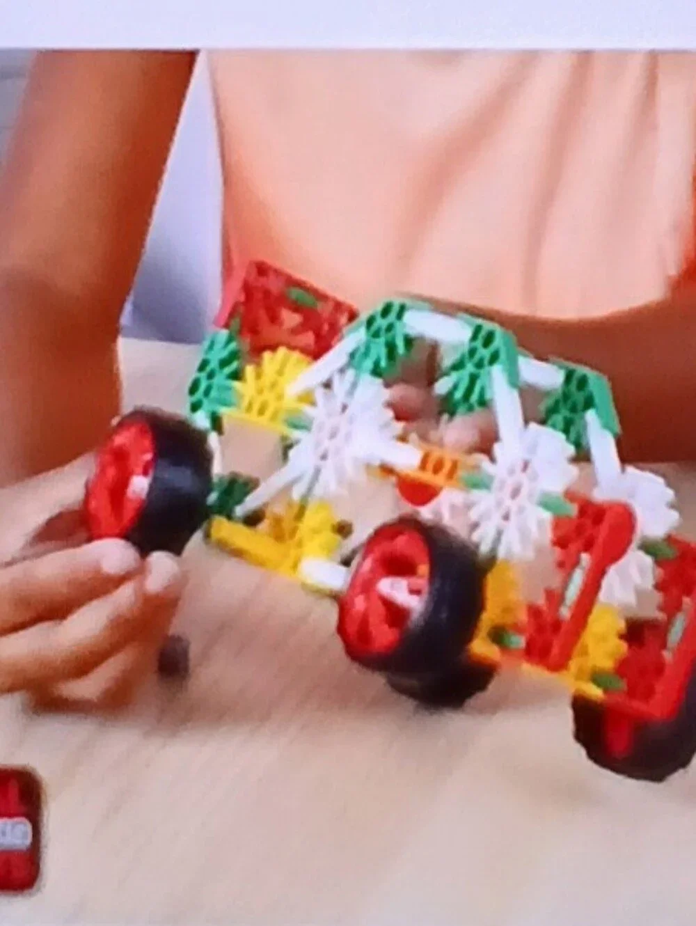 K'Nex Ages 5+ 141 Piece Building Set - Multi-Color Build Up To 40 Things!! NWT